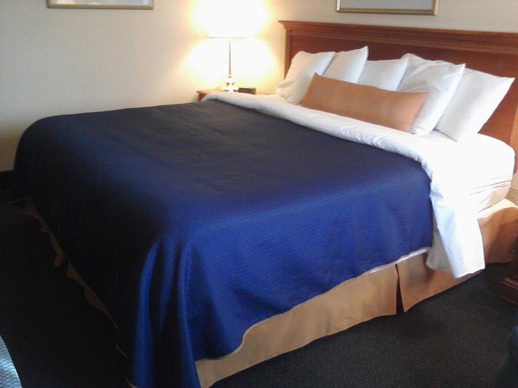 Days Inn By Wyndham Keene Nh Exterior photo